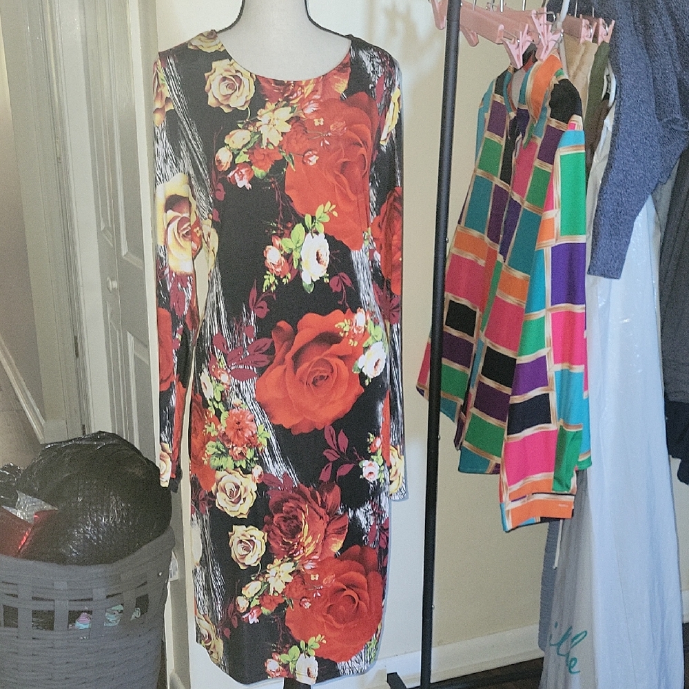 Girllllllllllllll 💅💋🙌Floral Long Sleeve Dress - Black and Red